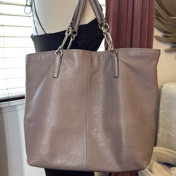 Coach Madison Leather North South Tote in beautiful Lulac - Picture 3 of 6